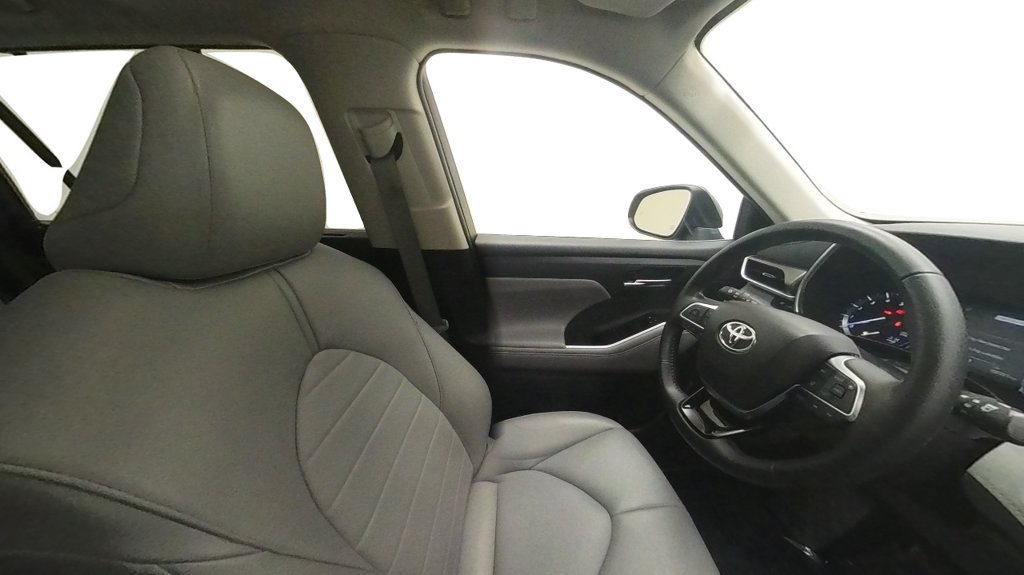 Certified 2021 Toyota Highlander XLE AWD/4WD image 36