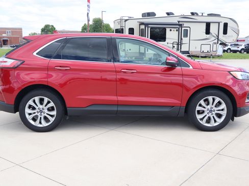 Used 2020 Ford Edge Titanium w/ Equipment Group 301A AWD/4WD image 4