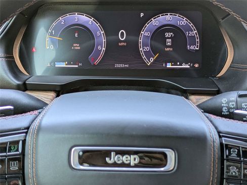 Certified 2025 Jeep Grand Cherokee Summit AWD/4WD image 32