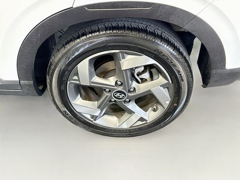 Used 2025 Hyundai Venue SEL FWD image 11
