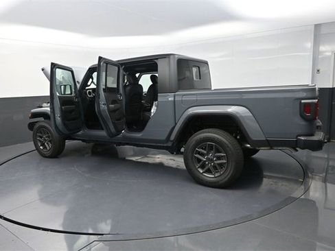 New 2025 Jeep Gladiator Sport image 29