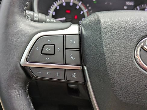 Used 2023 Toyota Highlander XLE image 21