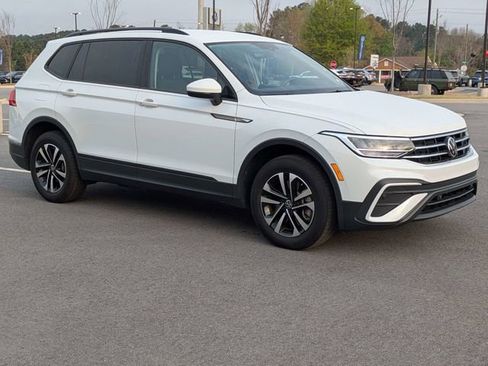 Used 2023 Volkswagen Tiguan S image 2