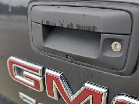 Used 2021 GMC Canyon Denali image 16