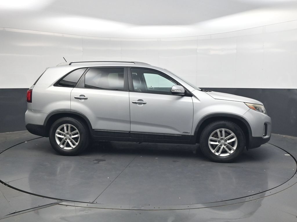 Used 2015 Kia Sorento LX AWD/4WD image 4