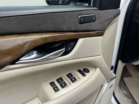 Used 2020 Cadillac Escalade Premium Luxury AWD/4WD image 19