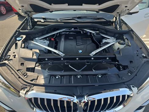 Used 2022 BMW X5 xDrive40i w/ Parking Assistance Package AWD/4WD image 24