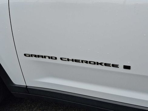 Used 2022 Jeep Grand Cherokee L Laredo AWD/4WD image 30