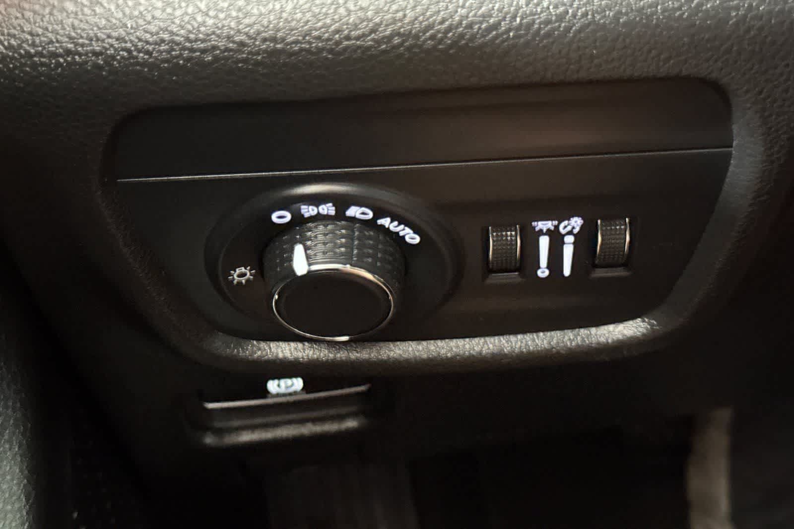 Used 2024 Jeep Grand Cherokee L Laredo RWD image 33
