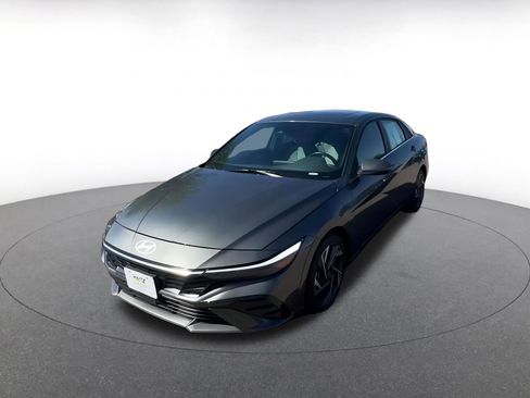 Used 2025 Hyundai Elantra Limited image 7
