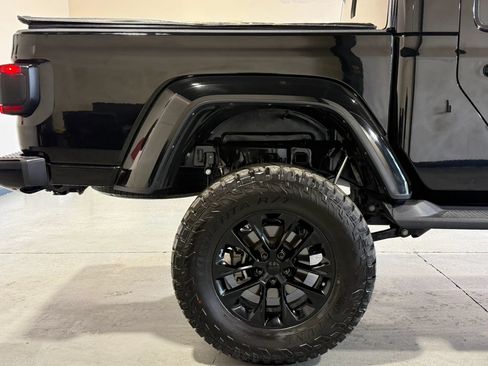 Used 2022 Jeep Gladiator Overland AWD/4WD image 15