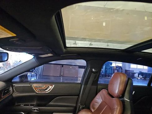 Used 2017 Lincoln Continental Reserve FWD image 10
