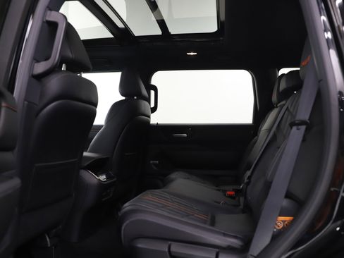 Used 2025 Nissan Armada PRO-4X w/ Pro-4X Premium Package image 21