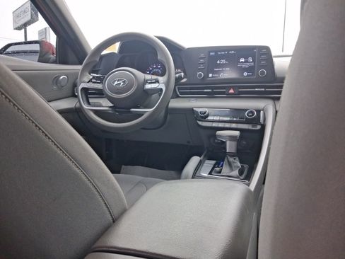 Used 2021 Hyundai Elantra SEL FWD image 15