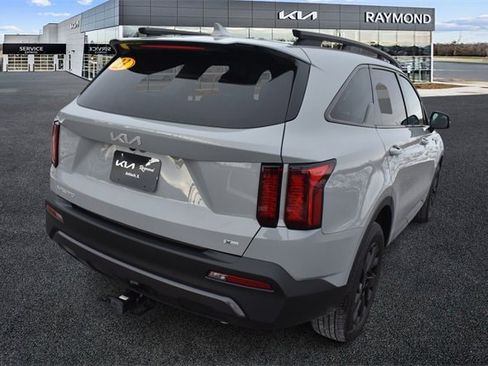 Certified 2023 Kia Sorento S w/ Panoramic Sunroof Package image 3