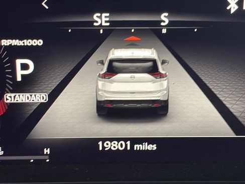 Used 2024 Nissan Rogue SL w/ SL Premium Package image 32