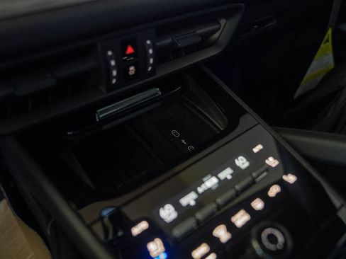 New 2026 Porsche Cayenne Base image 23