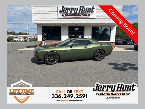 Used 2022 Dodge Challenger R/T Scat Pack image 1