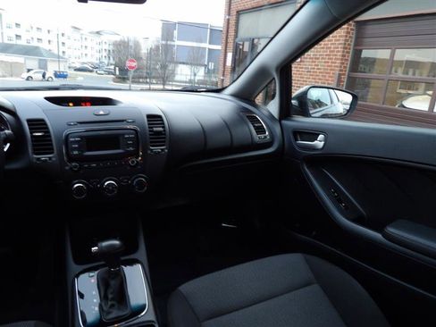 Used 2017 Kia Forte LX image 22