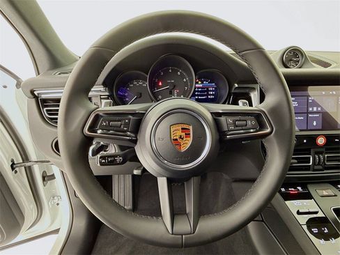 New 2026 Porsche Macan image 14