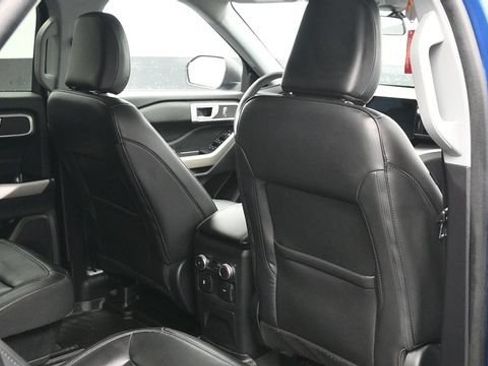 Used 2022 Ford Explorer XLT w/ Equipment Group 202A AWD/4WD image 15