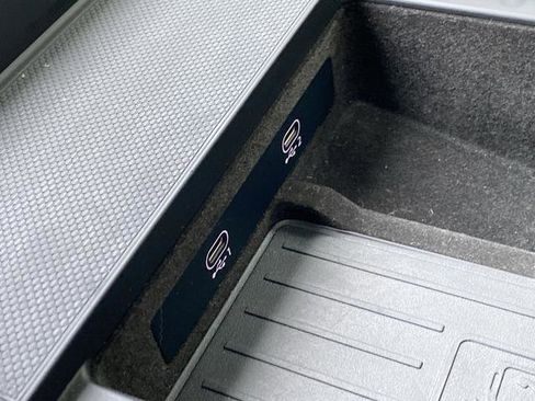 Used 2021 Audi Q8 Premium w/ Convenience Package image 25