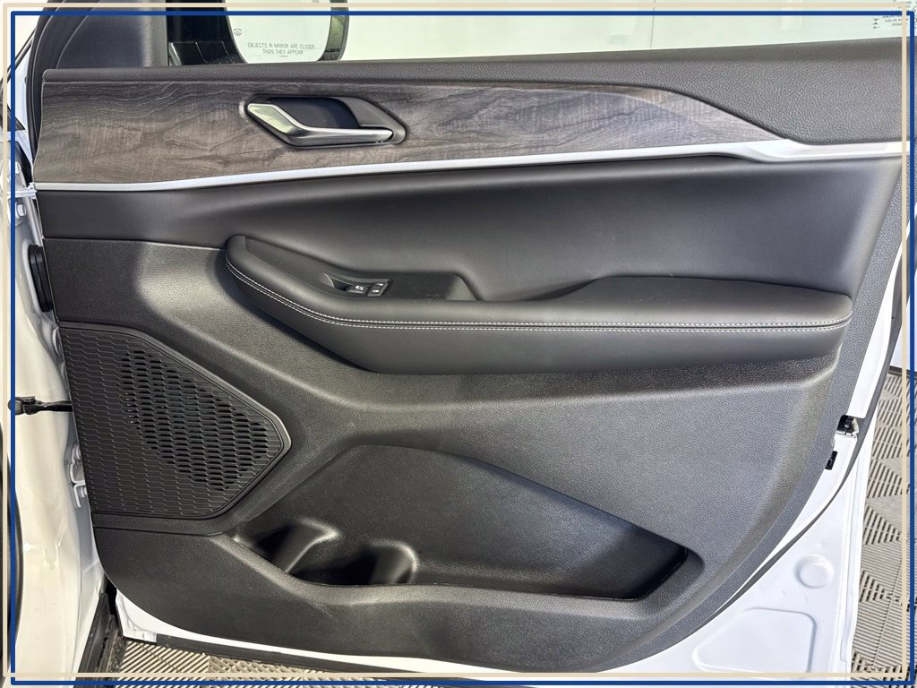 Used 2026 Jeep Grand Cherokee Limited AWD/4WD image 42