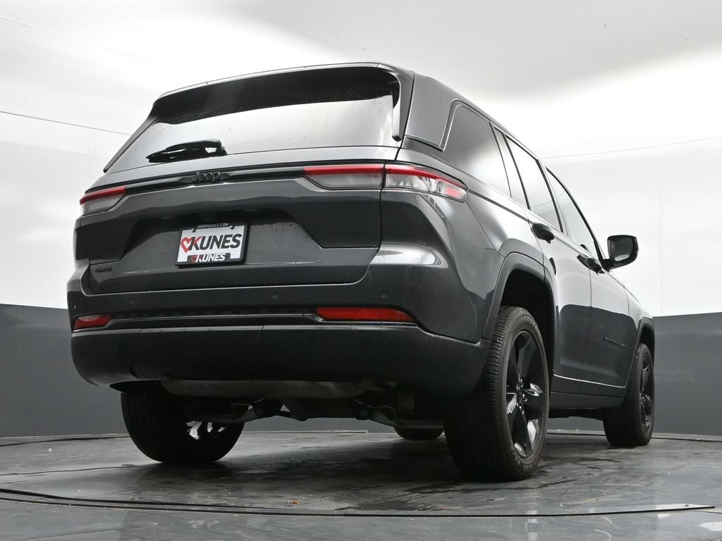 Used 2025 Jeep Grand Cherokee Altitude AWD/4WD image 41