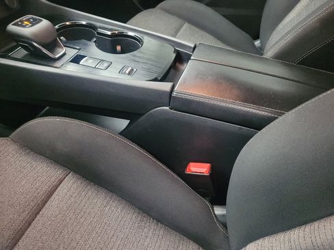 Used 2021 Nissan Rogue SV FWD image 26