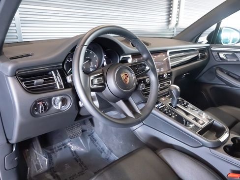 Certified 2025 Porsche Macan S image 4