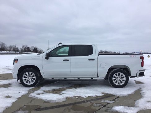 Used 2023 Chevrolet Silverado 1500 Custom image 8