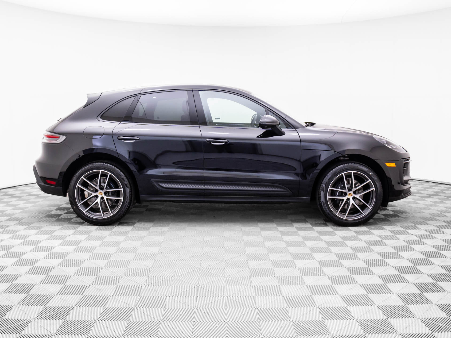 Certified 2026 Porsche Macan AWD/4WD image 7