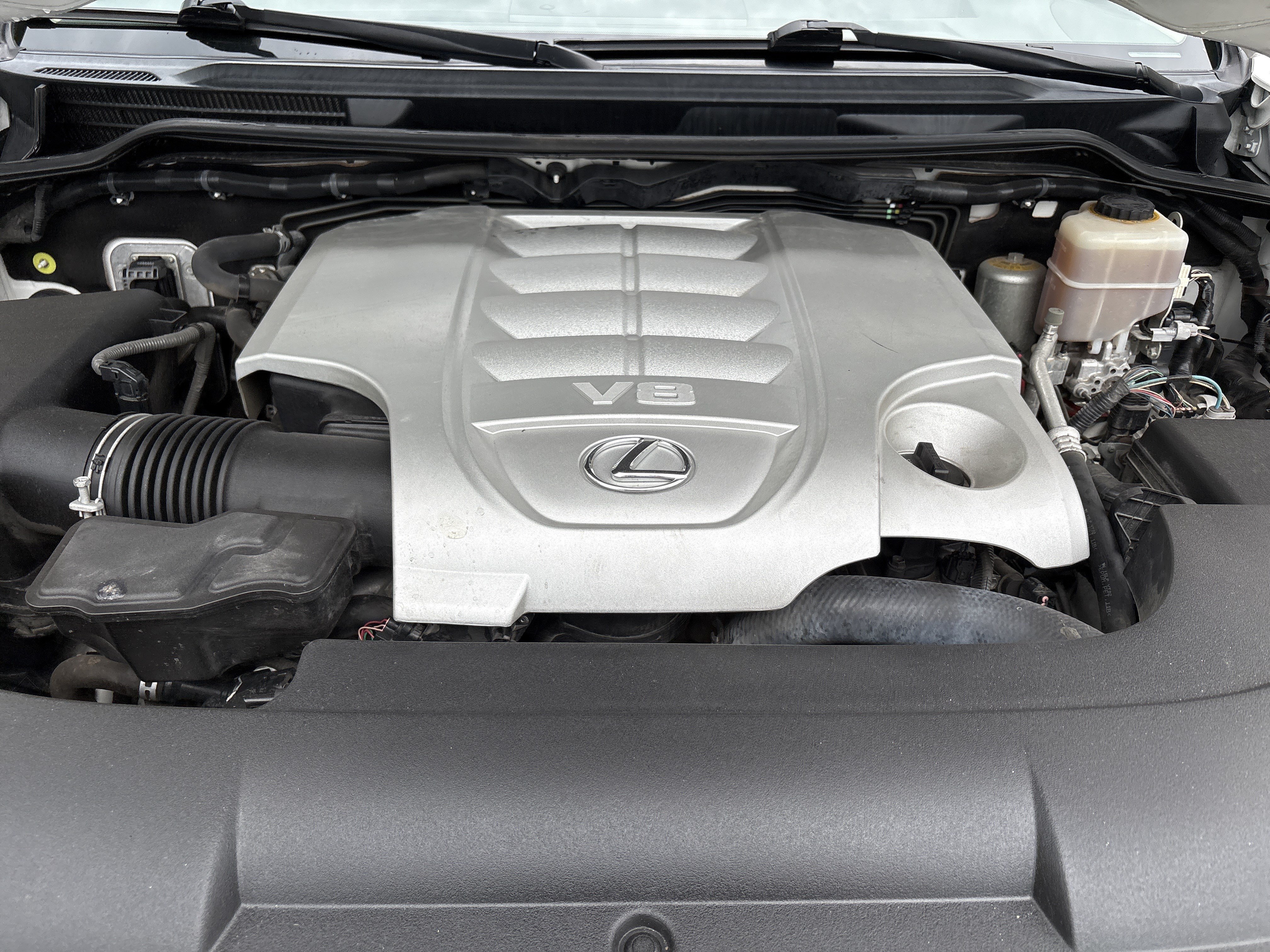 Used 2017 Lexus LX 570 4WD w/ Luxury Package image 36