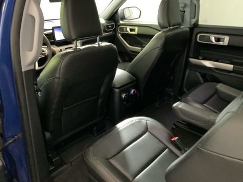 Used 2022 Ford Explorer XLT w/ Equipment Group 202A AWD/4WD image 26