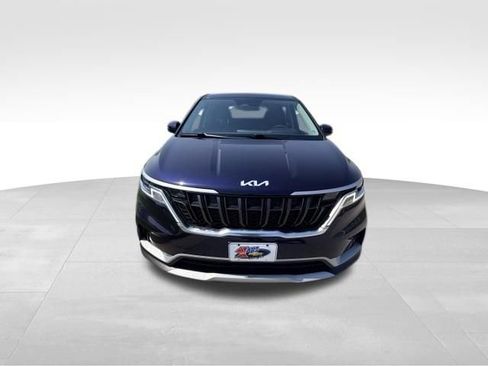 Used 2022 Kia Carnival LX FWD image 3