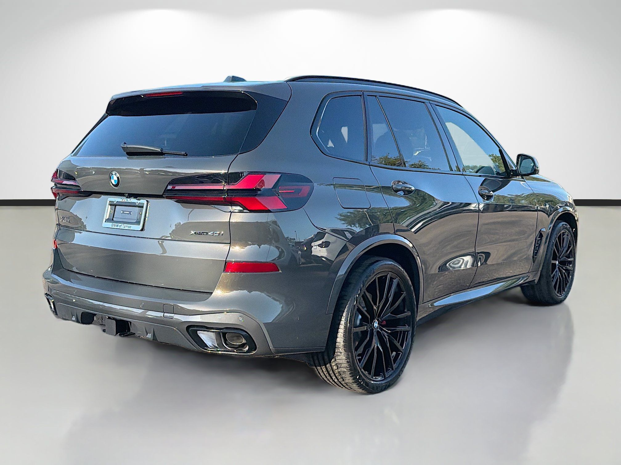 New 2026 BMW X5 xDrive40i w/ M Sport Package AWD/4WD image 3