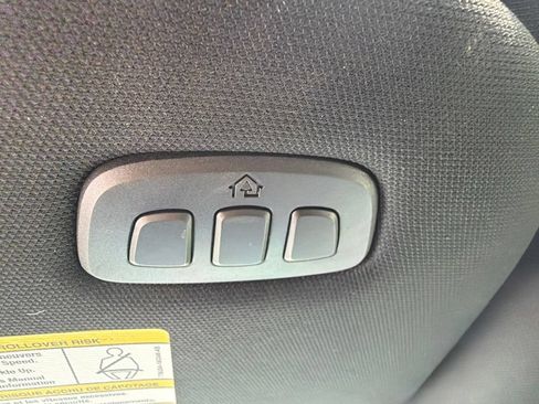 Used 2019 Ford Expedition XLT w/ Equipment Group 202A AWD/4WD image 23