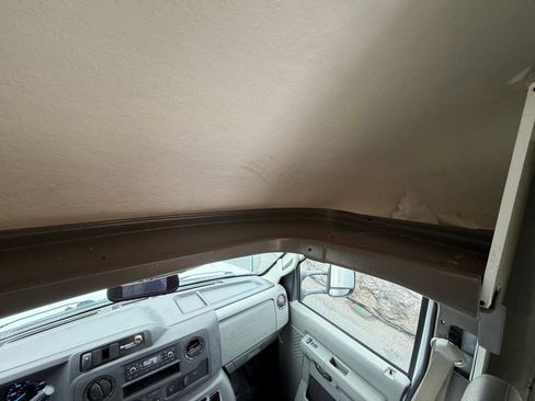 Used 2023 Ford E-450 and Econoline 450 Super Duty w/ Power Windows & Locks Group image 34