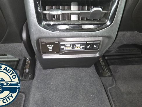 Used 2024 Jeep Grand Cherokee Limited AWD/4WD image 32