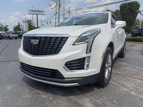 Used 2023 Cadillac XT5 Premium Luxury AWD/4WD image 2