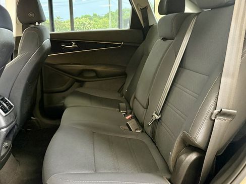 Used 2018 Kia Sorento L FWD image 17