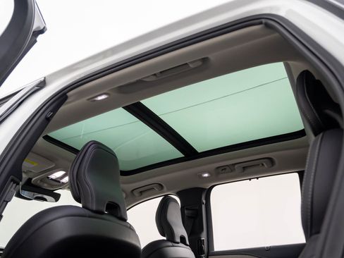 Used 2024 Volvo XC90 B6 Ultimate w/ Protection Package image 19