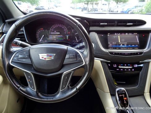 Used 2019 Cadillac XT5 Luxury w/ LPO, Radiant Package AWD/4WD image 10