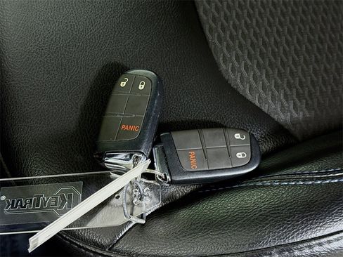 Used 2022 Jeep Compass Latitude image 32