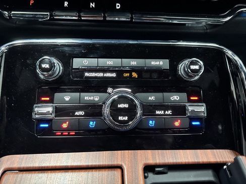 Used 2024 Lincoln Navigator Premiere image 22