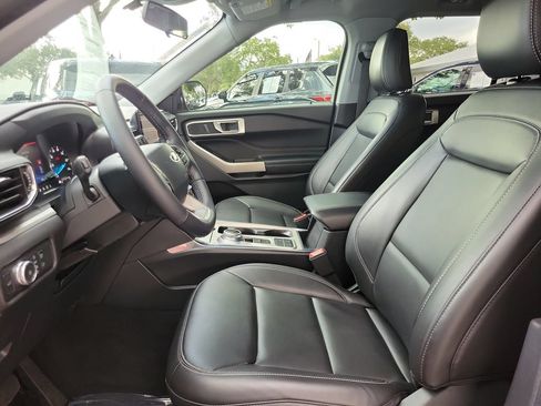 Used 2022 Ford Explorer XLT w/ Equipment Group 202A RWD image 15