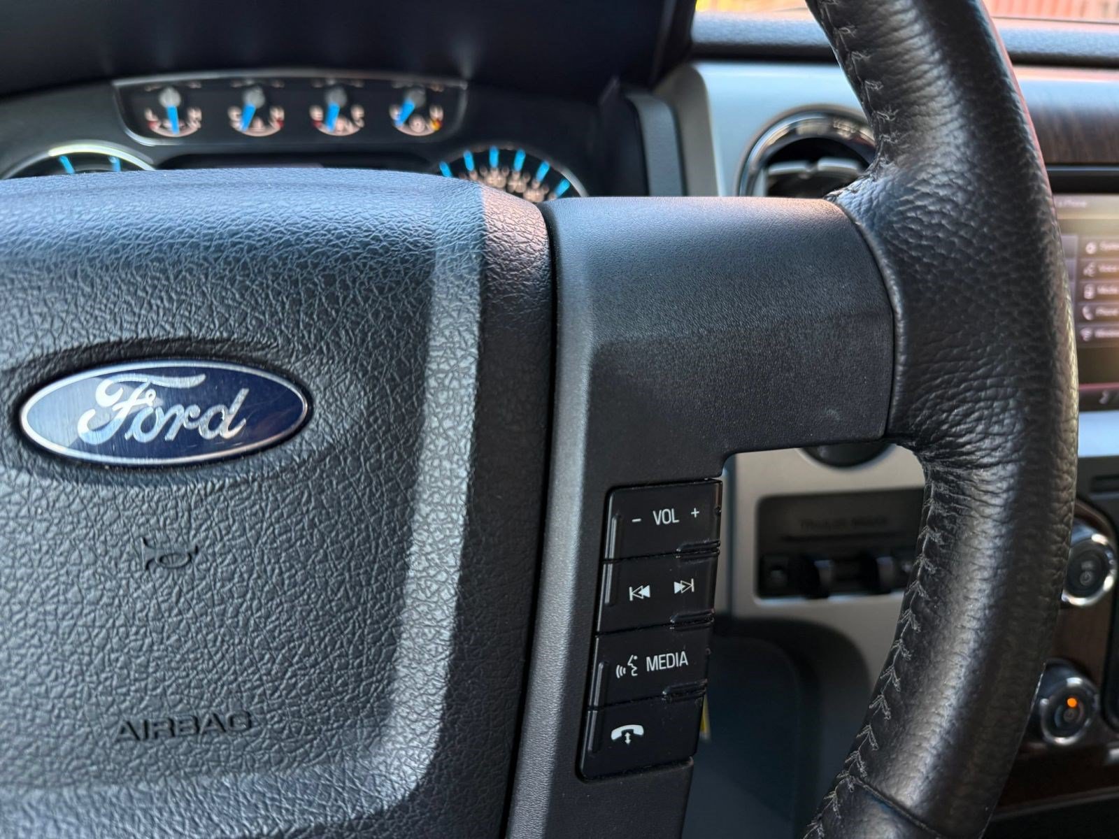 Used 2013 Ford F150 Lariat w/ Mid Equipment Group AWD/4WD image 14