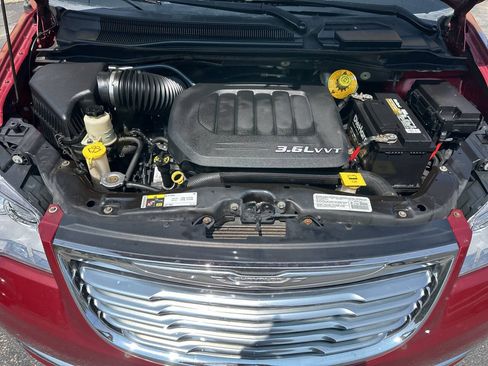 Used 2014 Chrysler Town & Country Touring FWD image 23