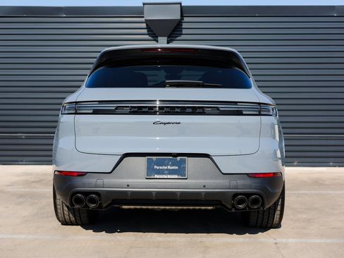 New 2025 Porsche Cayenne image 6