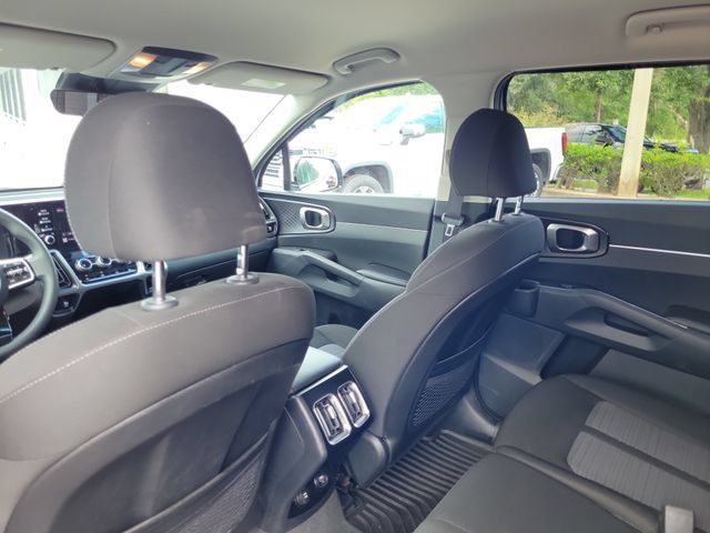 Used 2023 Kia Sorento LX FWD image 12